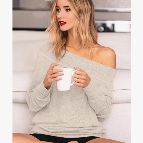 Three Sixty Six women’s Elegant Off-Shoulder Cream Sweater Size M/L NWOT - Picture 4 of 5